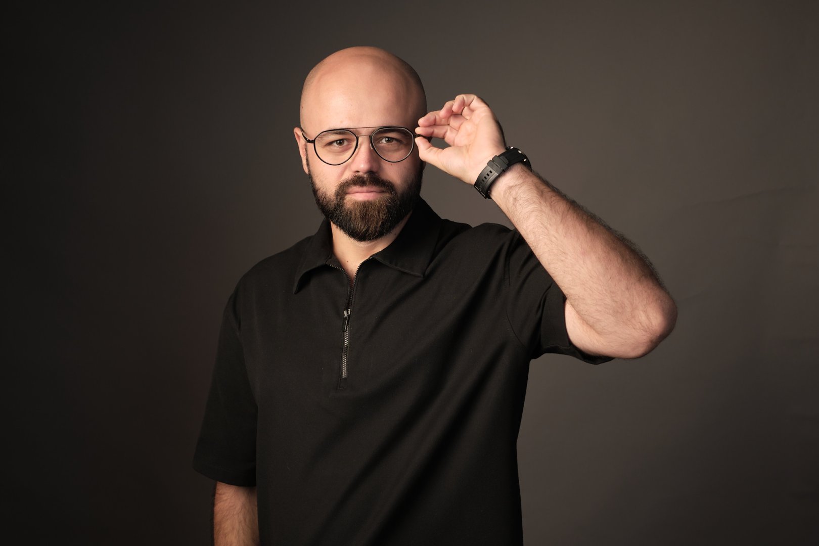 Арх. Антон Андонов е основател и управител на архитектурно студио „Андонов и синове дизайн“ в Бургас